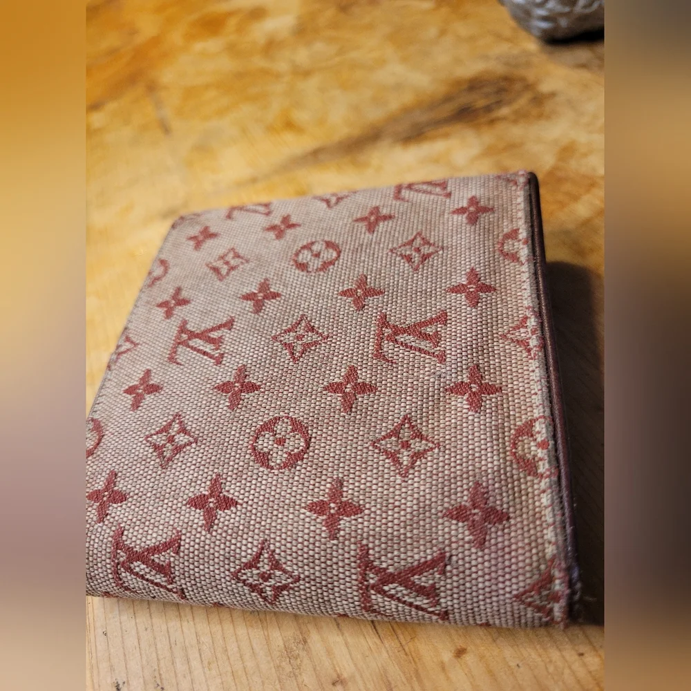 Louis Vuitton Monogram Bifold Unisex Wallet